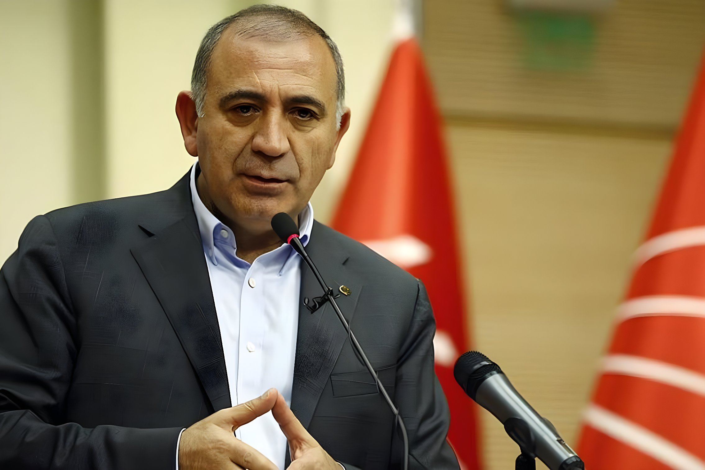 Gürsel Tekin, CHP'den ihraç edildi 1 CHP, kayyum olarak İstanbul İl Başkanlığı'na atanan Gürsel Tekin ve eski milletvekili Barış Yarkadaş'ı partiden ihraç etti