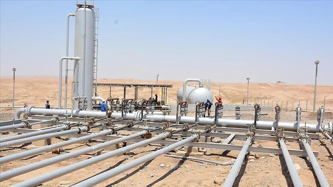 Irak-Türkiye Ham Petrol Boru Hattı’nda akış yeniden başladı 1 Enerji ve Tabii Kaynaklar Bakanı Alparslan Bayraktar, 6 Şubat depremleri sonrası kapatılan Irak-Türkiye Ham Petrol Boru Hattı’ndan bu sabah itibarıyla yeniden petrol akışı sağlandığını açıkladı.