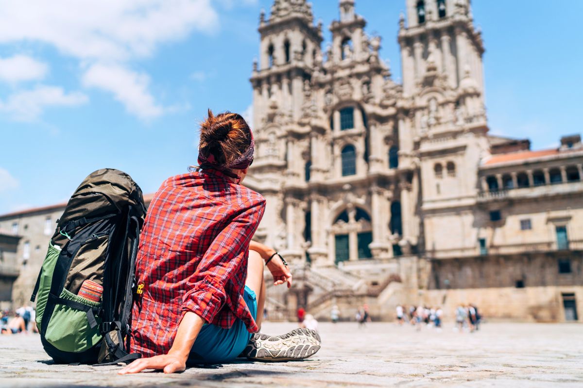 İspanya'da turizm çılgınlığı yerel halkı bezdirdi 1 İspanya Santiago de Compostela’da rekor sayıya ulaşan turistler, tarihi merkezi yaşanmaz hale getirdi.