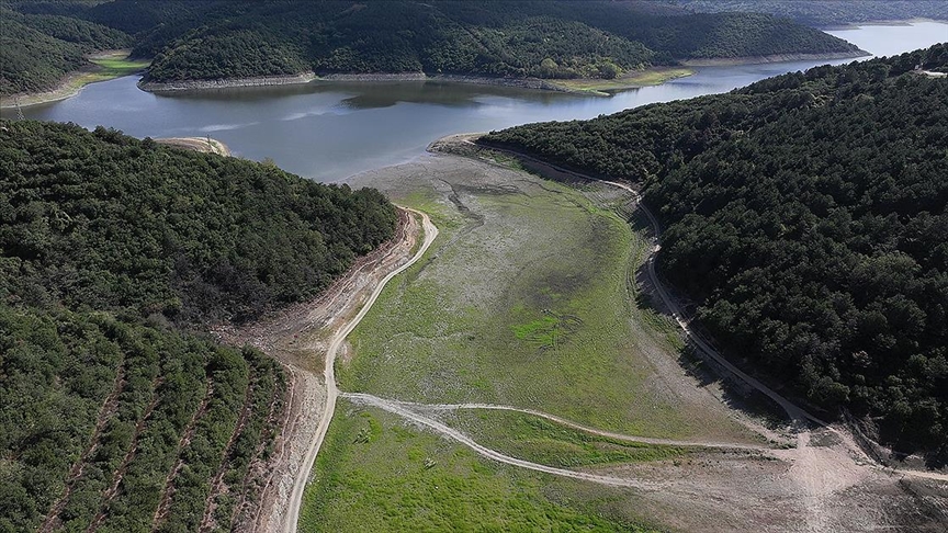 İstanbul barajlarında doluluk oranı yüzde 30’un altına düştü 1 İSKİ verilerine göre, İstanbul’a su sağlayan barajlardaki doluluk oranı yüzde 29,87’ye geriledi.