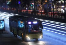 İstanbul Büyükşehir Belediyesi yönetimi, otobüs, metro, metrobüs, minibüs ve vapur gibi toplu ulaşım araçlarıyla taksi ve okul servislerine yüzde 29.22 zam yaptı