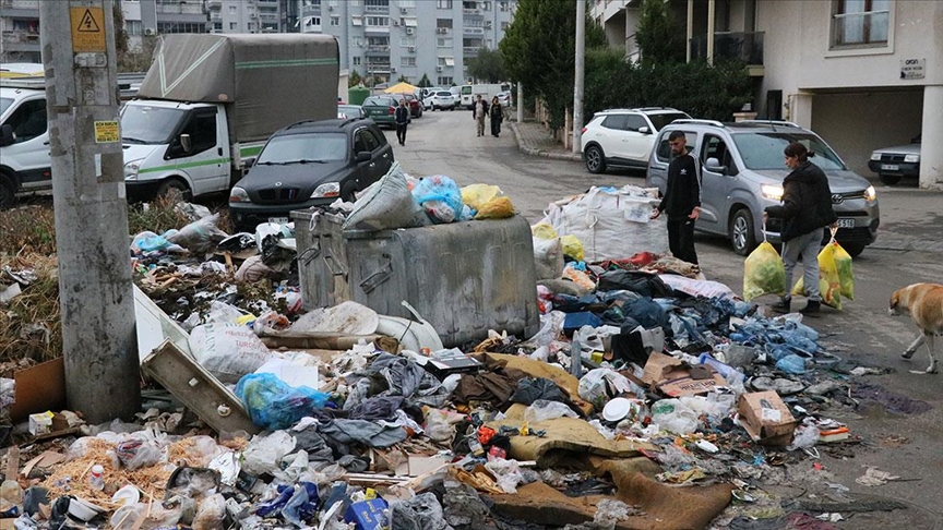 CHP’li Zeybek’e çöp krizi tepkisi: İzmir’i çöplerin ortasında bıraktınız