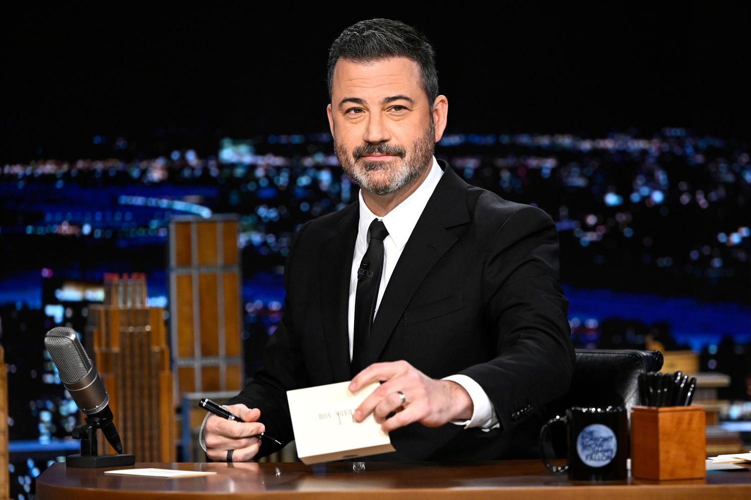Jimmy Kimmel’ın programı Charlie Kirk yorumu sonrası askıya alındı 1 Jimmy Kimmel, Cumhuriyetçi aktivist Charlie Kirk’ün geçtiğimiz hafta suikast sonucu öldürülmesinin ardından yaptığı açıklamalarla tartışma yarattı.