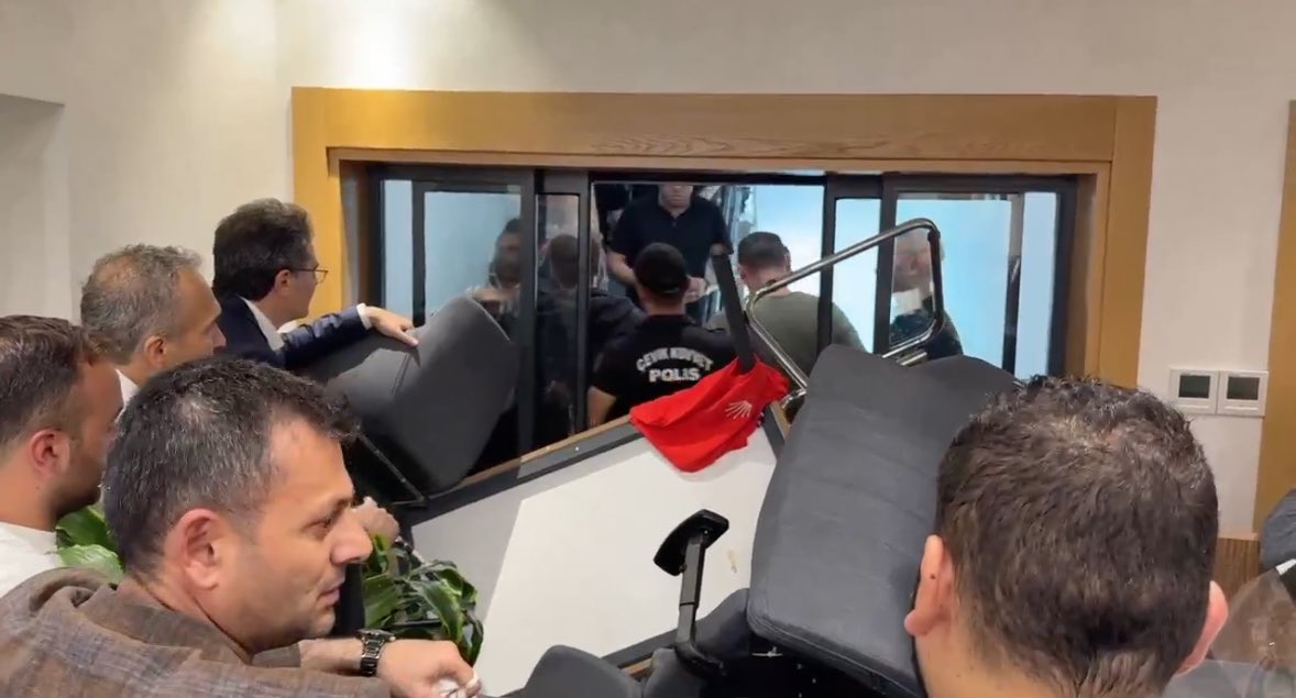 CHP İstanbul savaş alanı
