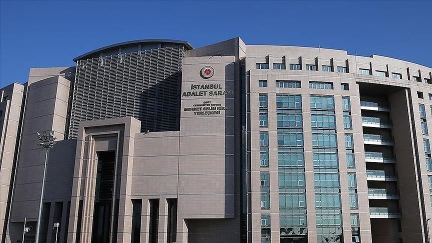Kemal Can tutuklandı, Turgay Ciner hakkında yakalama kararı 1 Yönetim Kurulu Başkanı Kemal Can tutuklanırken, Park Holding ve bağlı şirketlere kayyum atandı. İstanbul Cumhuriyet Başsavcılığı, Turgay Ciner hakkında yakalama kararı çıkardı.