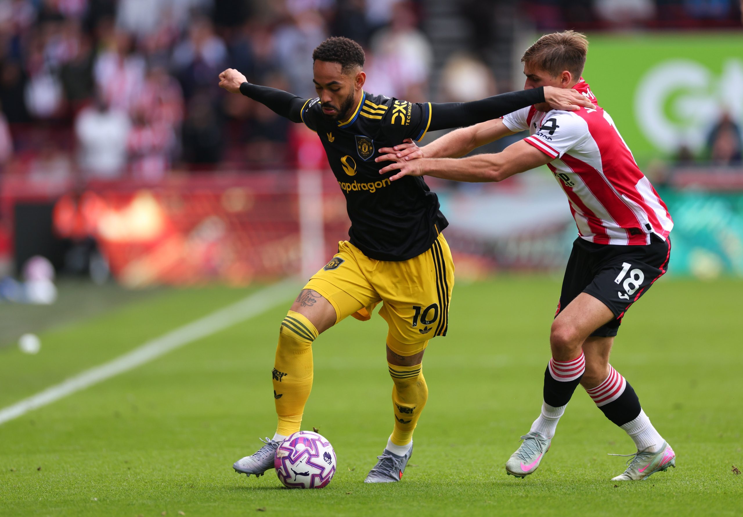 Manchester United çöküşte 1 Manchester United, penaltı kaçırdığı maçta, Brentford deplasmanında 3-1 kaybetti ve Premier Lig'de 6. haftada 3. yenilgisini aldı