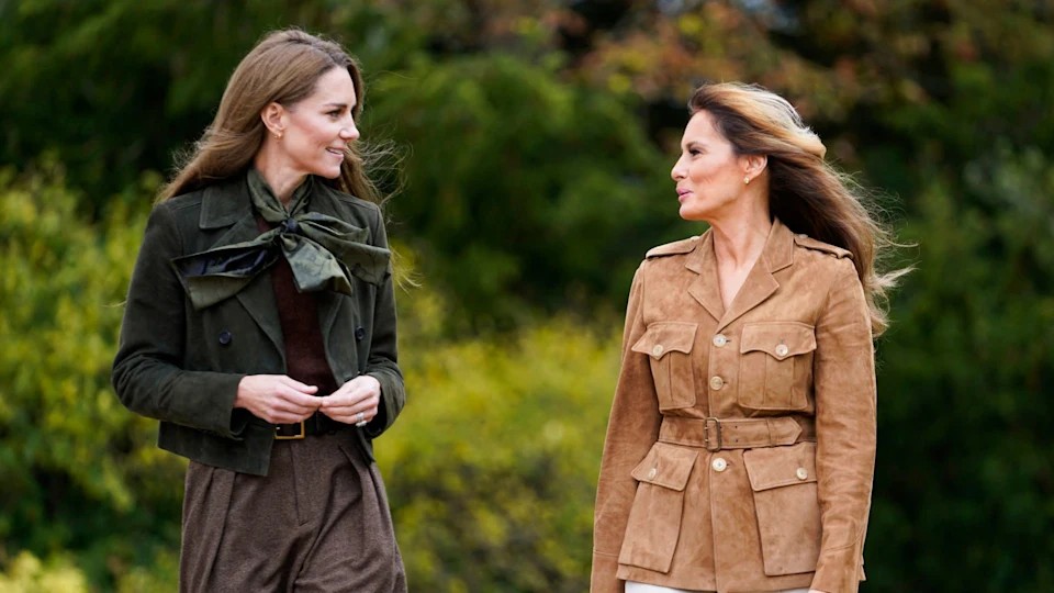 Melania Trump ve Galler Prensesi’nden tarihi buluşma 1 Melania Trump ile Kate Middleton, İngiltere’deki ikinci resmi devlet ziyareti kapsamında ilk kez eşleri olmadan ortak bir etkinlikte buluştu.