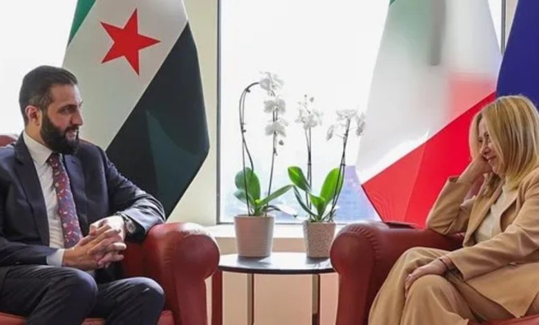 Meloni ve Şara’nın görüşmesine İtalyan liderin bakışları damga vurdu 2 BM Genel Kurulu kapsamında New York’ta bir araya gelen Suriye Cumhurbaşkanı Ahmed Şara ile İtalya Başbakanı Giorgia Meloni’nin görüşmesine, Meloni’nin dikkat çeken bakışları damgasını vurdu.