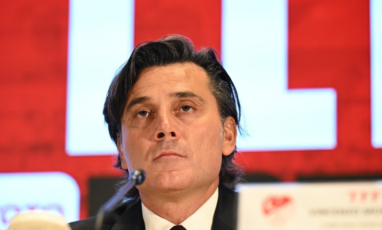 "A Milli Futbol Takımı'nda kriz yok" 13 A Milli Futbol Takımı Teknik Direktörü Vincenzo Montella ve Merih Demiral, yarınki Gürcistan maçı öncesi kriz iddialarını yalanladı