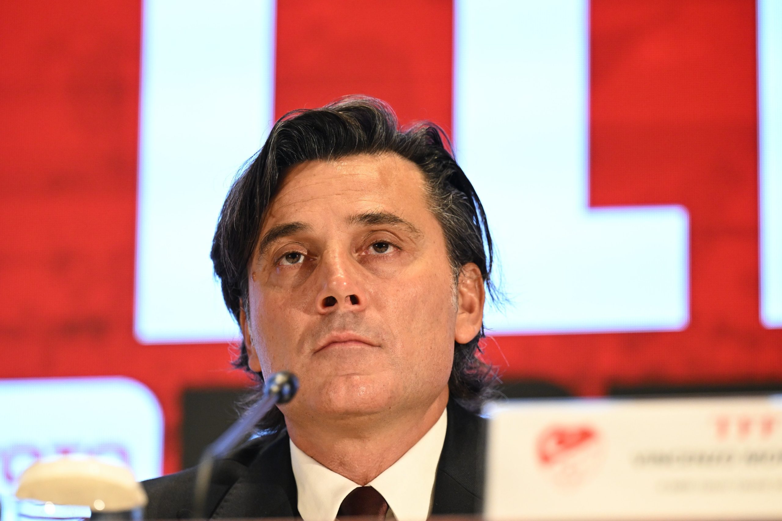 "A Milli Futbol Takımı'nda kriz yok" 1 A Milli Futbol Takımı Teknik Direktörü Vincenzo Montella ve Merih Demiral, yarınki Gürcistan maçı öncesi kriz iddialarını yalanladı