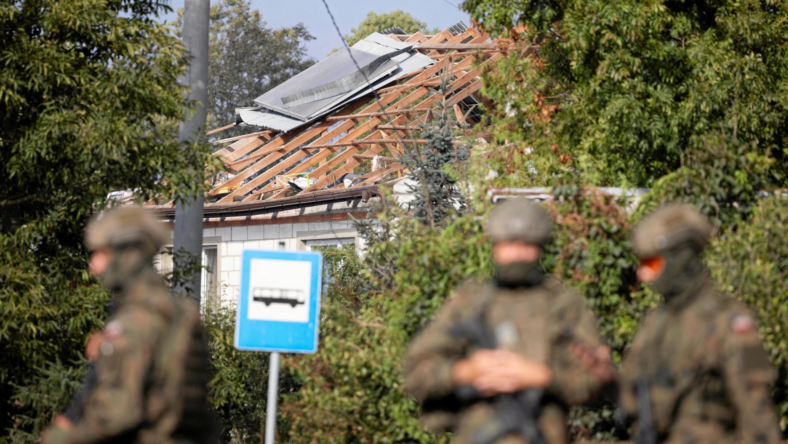NATO’dan Polonya’ya Rus İHA’larına karşı savunma kalkanı 1 Rusya’ya ait 21 insansız hava aracının geçtiğimiz gün Polonya hava sahasını ihlal etmesinin ardından NATO, Polonya’nın savunmasını güçlendirme kararı aldı.