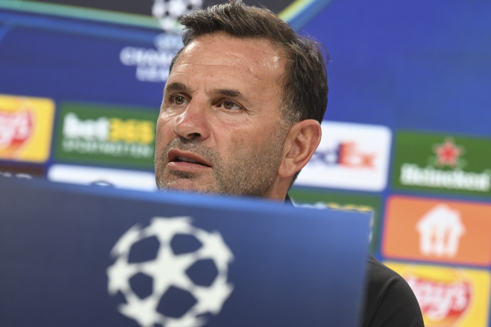 Okan Buruk: Tedavi edeceğim 1 Galatasaray Teknik Direktörü Okan Buruk, "İlk yarı doğrular, ikinci yarı yanlışlar vardı. Bunu tedavi edecek ve düzeltecek olan benim" dedi