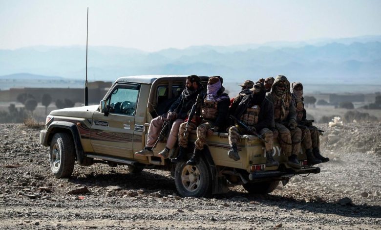 Pakistan-Afganistan sınırında kanlı çatışma 8 Pakistan ordusu, Afganistan sınırına yakın bölgelerde Tehrik-i-Taliban Pakistan (TTP) hedeflerine düzenlenen iki ayrı operasyonda 12 asker ile 35 militanın öldüğünü açıkladı.