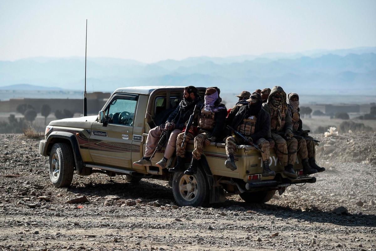 Pakistan-Afganistan sınırında kanlı çatışma 1 Pakistan ordusu, Afganistan sınırına yakın bölgelerde Tehrik-i-Taliban Pakistan (TTP) hedeflerine düzenlenen iki ayrı operasyonda 12 asker ile 35 militanın öldüğünü açıkladı.