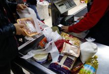 Marketlerin pazar günleri kapalı olması yönündeki tartışmalara değinen Ticaret Bakanı Ömer Bolat, kararın valiliklerin yetkisinde olduğunu vurguladı.