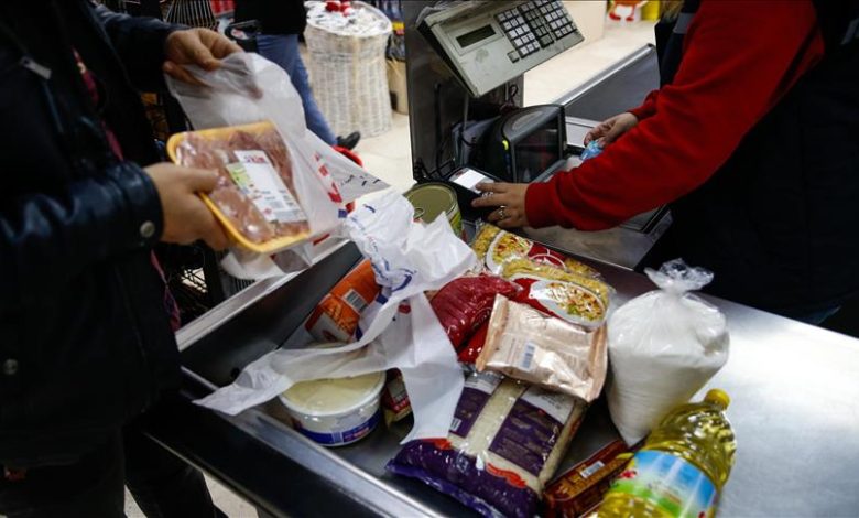 Marketlerin pazar günleri kapalı olması yönündeki tartışmalara değinen Ticaret Bakanı Ömer Bolat, kararın valiliklerin yetkisinde olduğunu vurguladı.