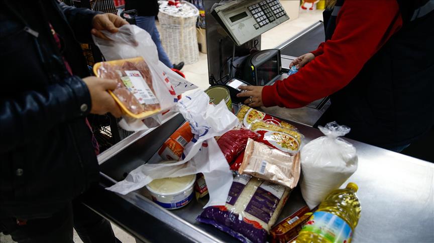 Pazar günleri marketler kapalı mı olacak? 1 Marketlerin pazar günleri kapalı olması yönündeki tartışmalara değinen Ticaret Bakanı Ömer Bolat, kararın valiliklerin yetkisinde olduğunu vurguladı.
