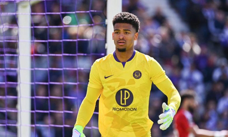 Galatasaray kalecisini buldu 20 Önce Ederson, ardından Emiliano Martinez transferlerinde başarılı olamayan Galatasaray, Toulouse'un kalecisi Guillaume Restes'i transfer ediyor