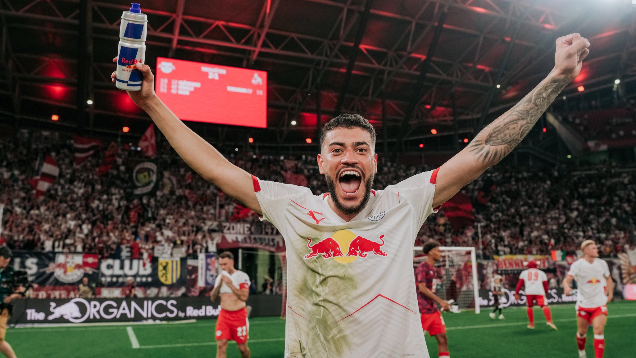 Romulo, Wolfsburg'a alıştı 1 Romulo, Göztepe'den 25 milyon Euro'ya transfer olduğu Leipzig'in 1-0 kazandığı Wolfsburg maçında asist yaptı