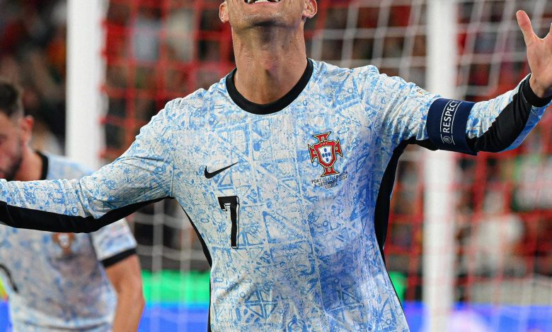 Cristiano Ronaldo durmuyor 17 40 yaşındaki Cristiano Ronaldo, Portekiz'in farklı kazandığı Ermenistan deplasmanında milli formayla 140 gole ulaştı