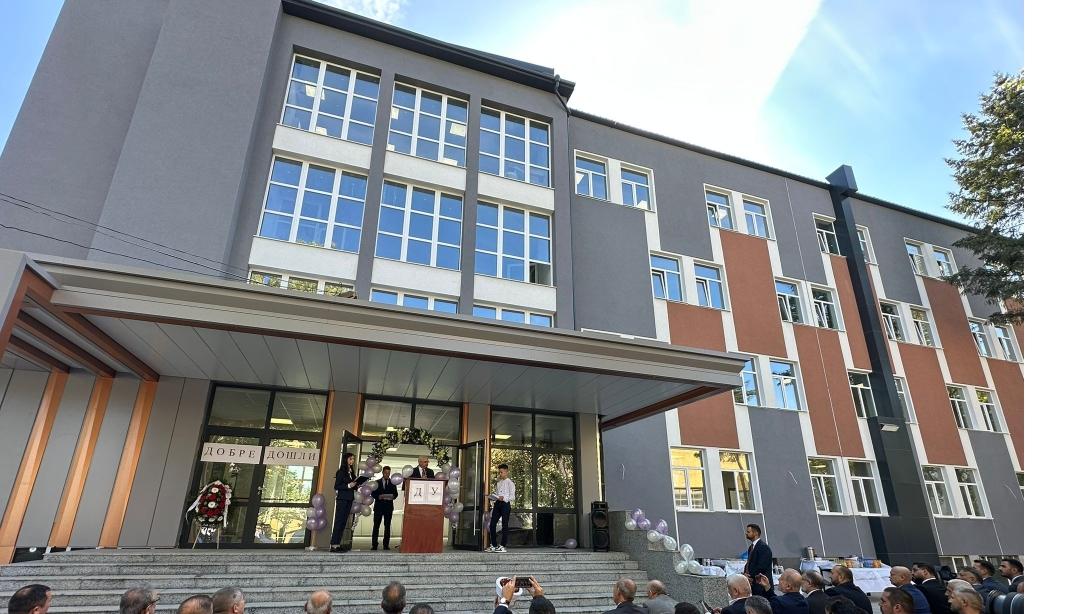 Bulgaristan'da ilk imam hatip lisesi 1 Bulgaristan’da ülkenin ilk imam hatip lisesi olan Sofya İmam Hatip Lisesi açıldı