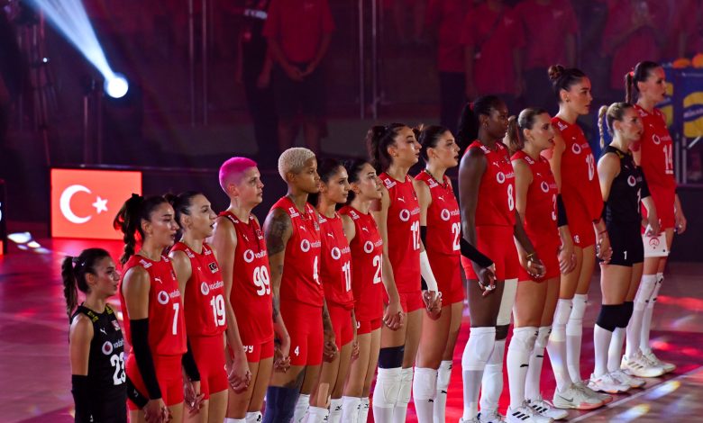Filenin Sultanları finale yürüdü 2 Filenin Sultanları, FIVB Dünya Voleybol Şampiyonası'nın yarı finalinde Japonya'yı 3-1 yenerek tarihinde ilk kez finale çıktı