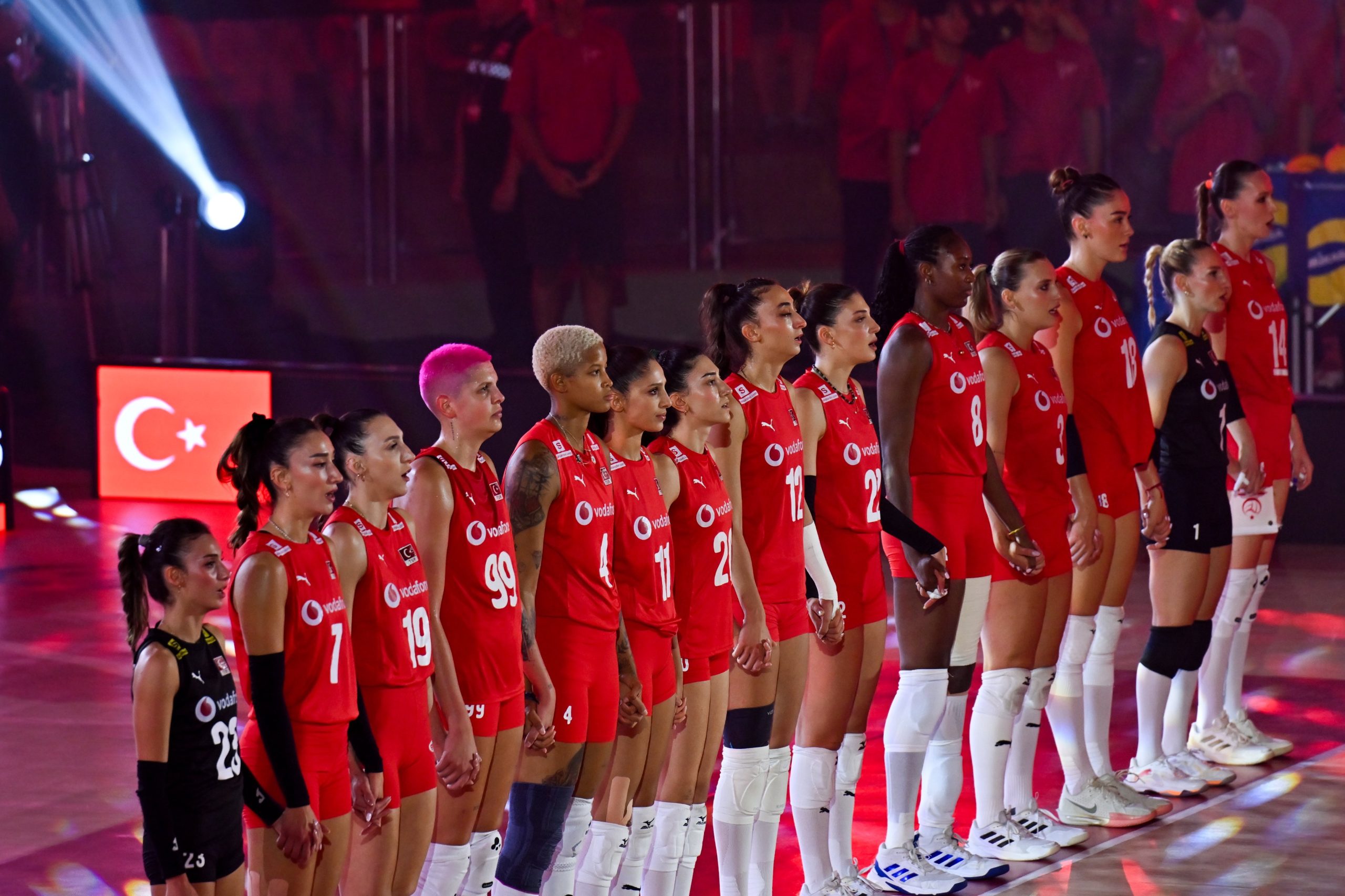 Filenin Sultanları finale yürüdü 1 Filenin Sultanları, FIVB Dünya Voleybol Şampiyonası'nın yarı finalinde Japonya'yı 3-1 yenerek tarihinde ilk kez finale çıktı
