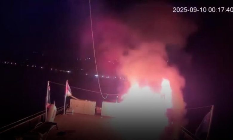 Küresel Sumud Filosu’na gece yarısı dron saldırısı 7 Gazze Şeridi’ne insani yardım ulaştırmayı ve İsrail’in deniz ablukasını kırmayı amaçlayan Küresel Sumud Filosu, gece yarısı saldırıya uğradı.