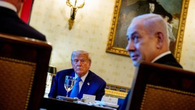 Trump ve Netanyahu’dan kritik Beyaz Saray zirvesi 8 ABD Başkanı Donald Trump, İsrail Başbakanı Binyamin Netanyahu ile Beyaz Saray’da yaptığı görüşme sonrası Gazze’de savaşın sona erdirilmesine yönelik 20 maddelik barış planını açıkladı.