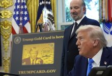 ABD Başkanı Donald Trump, cuma günü imzaladığı başkanlık kararıyla göçmenlik sisteminde radikal değişikliklere gitti.
