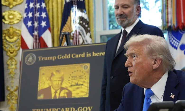 ABD Başkanı Donald Trump, cuma günü imzaladığı başkanlık kararıyla göçmenlik sisteminde radikal değişikliklere gitti.