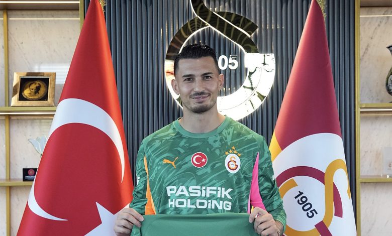 Uğurcan Çakır resmi imzayı attı 8 Trabzonspor'dan 33 milyon Euro'ya transfer olan Uğurcan Çakır, Galatasaray'a imza atarken hem eski hem yeni kulübüne mesaj gönderdi