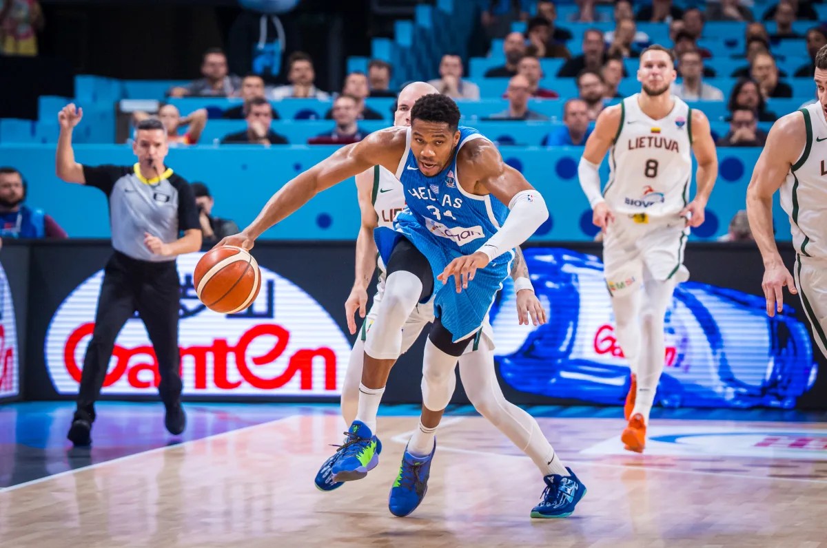 12 Dev Adam'ın rakibi Yunanistan 1 Avrupa Basketbol Şampiyonası'nda 12 Dev Adam'ın yarı finaldeki rakibi Litvanya'yı yenen Yunanistan oldu