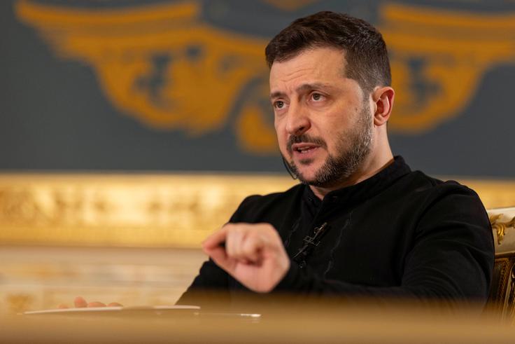 Zelenski: Savaş bittiğinde seçimlere girmeye hazırım 1 Ukrayna Cumhurbaşkanı Volodimir Zelenski, Rusya ile savaşın sona ermesinin ardından seçimlere katılmaktan vazgeçebileceğini söyledi.