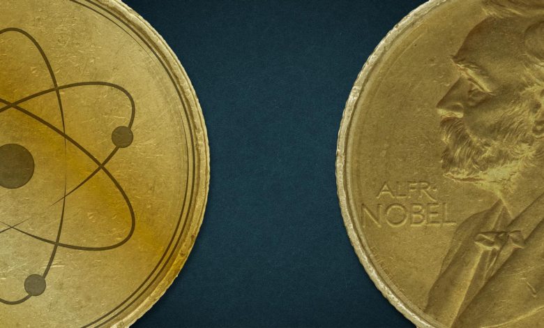 2025 Nobel Tıp Ödülü bağışıklık keşfine verildi 4 e 2025 Nobel Tıp Ödülü, bağışıklık sisteminin nasıl kontrol edildiğini ve otoimmün hastalıkların neden her insanda gelişmediğini açıklığa kavuşturan üç bilim insanına takdim edildi.
