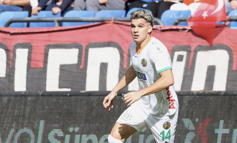 Alanyasporlu Ianis Hagi, Gençlerbirliği maçında 1 gol, 1 asistle oynayarak Galatasaray efsanesi babası Gheorghe Hagi'yi hatırlattı