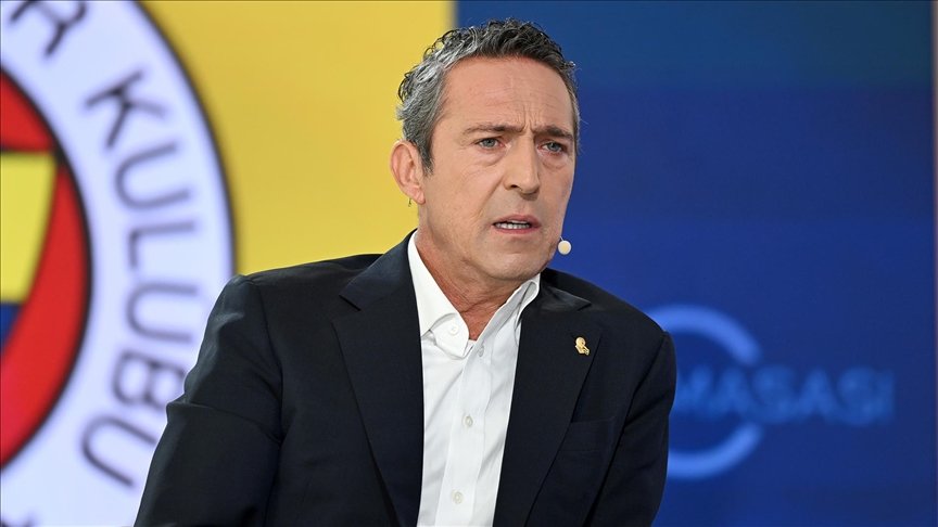 Ali Koç’tan Bulgaristan atağı 1 Fenerbahçe’nin eski başkanı Ali Koç, Bulgaristan’ın önemli futbol kulüplerinden Levski Sofya’yı almak için kolları sıvadı