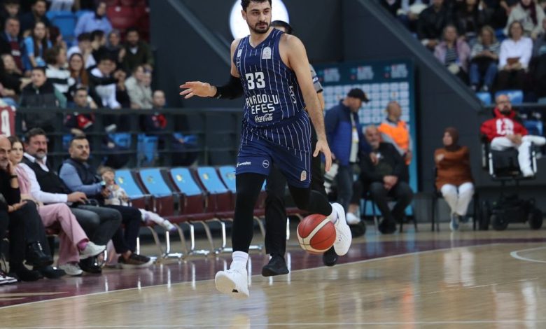 Anadolu Efes çok zorlandı 11 Türkiye Sigorta Basketbol Süper Ligi’nde Anadolu Efes, çok zorlandığı Trabzonspor deplasmanında kazanırken zor anlar yaşadı