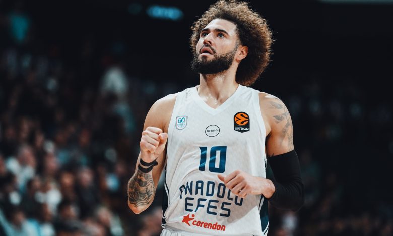 Anadolu Efes, Paris’i fethetti 1 EuroLeague'in 7. haftasında Anadolu Efes, Paris Basket’i deplasmanda 90-80 yenerek iki maçlık yenilgi serisine son verdi