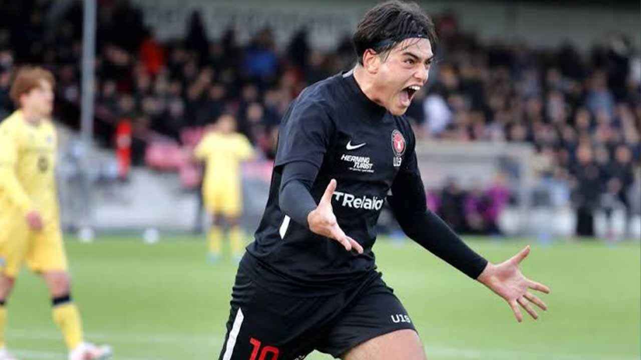 Türk futbolunun yeni cevheri Aral Şimşir 1 UEFA Avrupa Ligi’nde 3. hafta sonunda liderlik koltuğuna oturan Danimarka ekibi Midtjylland’da Aral Şimşir, gol ve asistleriyle büyülüyor