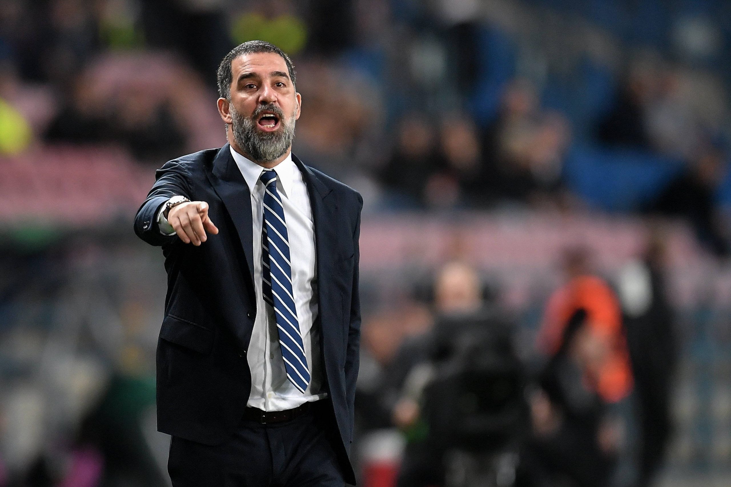 Arda Turan'a soğuk duş 1 UEFA Konferans Ligi'nde Samsunspor'un deplasmanda 1-0 yendiği Legia Varşova, Arda Turan'lı Shakhtar Donetsk'i deplasmanda 2-1 mağlup etti
