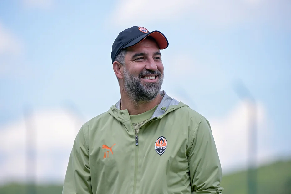 Arda Turan'a ağır eleştiriler 1 Ukrayna Kupası'nda ezeli rakibi Dinamo Kiev'e elenen Shakhtar Donetsk'te eleştiri okları teknik direktör Arda Turan'a yöneltildi