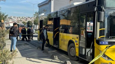 İstanbul’da İETT otobüsünde cinayet 1 İstanbul Arnavutköy'de seyir halindeki İETT otobüsünde çıkan kavgada 1 kişi hayatını kaybetti, şoför ve bir yolcu yaralandı
