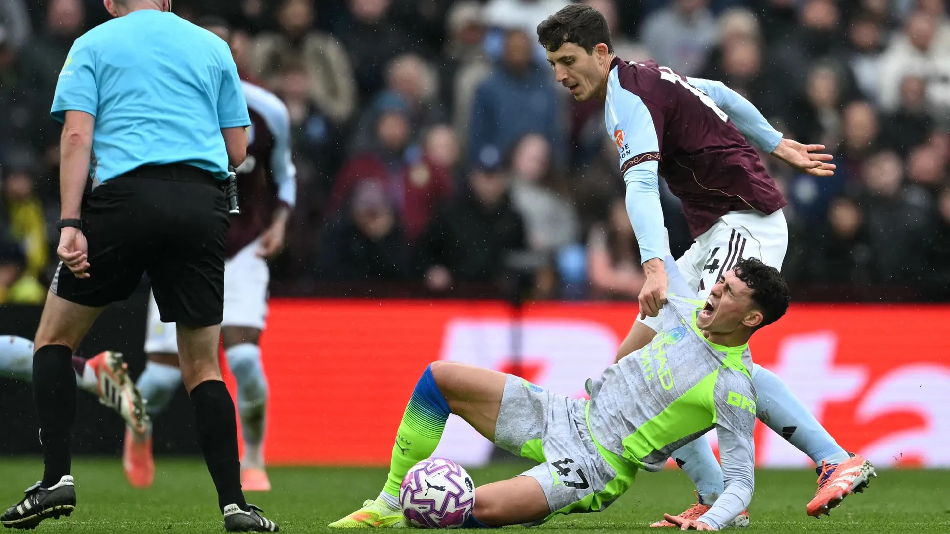 Aston Villa’dan City’ye tokat! 1 İngiltere Premier Lig’de Aston Villa, 1-0 mağlup ettiği Manchester City’ye 5 maç aradan sonra ilk yenilgisini yaşattı