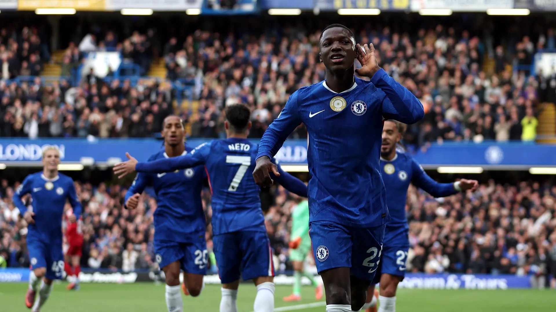 Liverpool, Londra'da 90+6'da yıkıldı 1 Şampiyonlar Ligi'nde Galatasaray'a 1-0 yenilen Liverpool, Premier Lig'de de Chelsea deplasmanında 2-1 mağlup oldu
