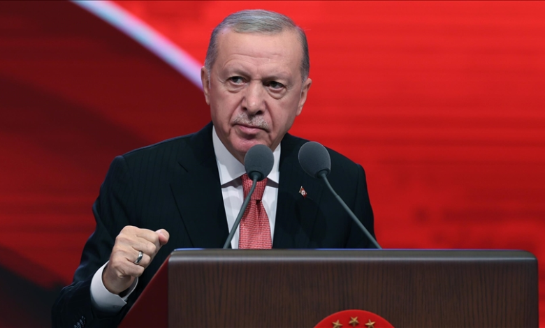 Cumhurbaşkanı Erdoğan: Gereği yapılıyor 17 Cumhurbaşkanı Recep Tayyip Erdoğan, hakemlerin bahis oynadığı iddiasıyla başlatılan soruşturmayla ilgili konuştu