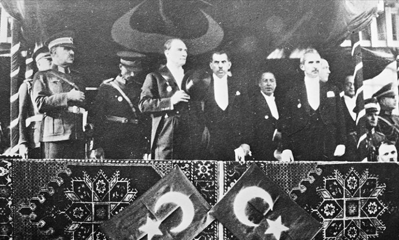 Cumhuriyet’in ilanı: “Egemenlik kayıtsız, şartsız milletindir” 1 29 Ekim 1923’te Cumhuriyet’in ilanıyla birlikte, “Egemenlik kayıtsız, şartsız milletindir” ilkesi devlet yönetiminde yerini aldı.