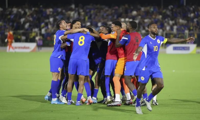 150 bin Curaçao, mucizeye doğru 10 Sadece 150 bin nüfuslu Curaçao Adası, Jamaika'yı 2-0 yenerek tarihinde ilk kez FIFA Dünya Kupası finallerine katılmaya yaklaştı