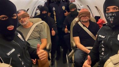 'Don Vito', Türkiye'ye iade edildi 2 Kırmızı bültenle aranan 'Don Vito' lakaplı uyuşturucu baronu Abdullah Alp Üstün, Birleşik Arap Emirlikleri'nde yakalanarak Türkiye'ye iade edildi