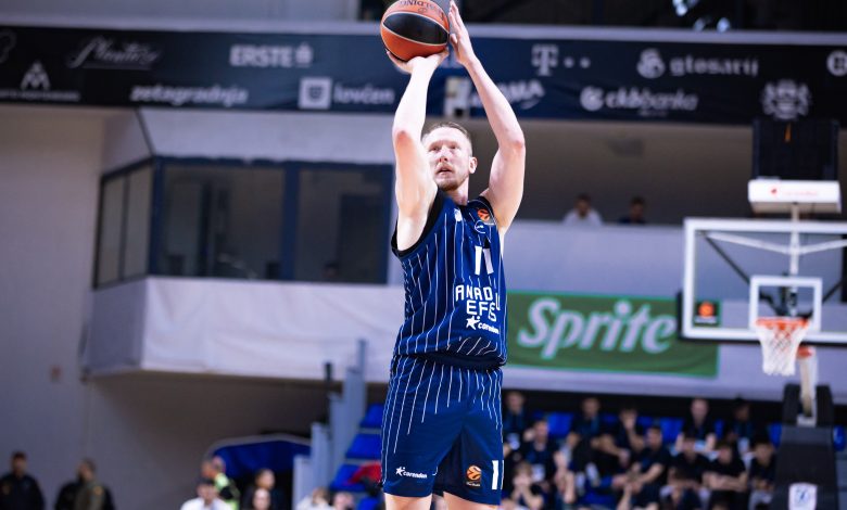 Anadolu Efes, EuroLeague'de ilk yarısını 46-35 önde tamamladığı İsrail'den Hapoel Tel Aviv'e yenilmekten kurtulamadı